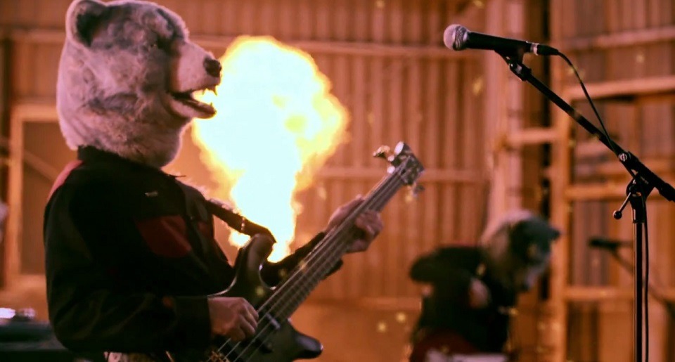 MAN WITH A MISSION「My Hero」ミュージックビデオのワンシーン。