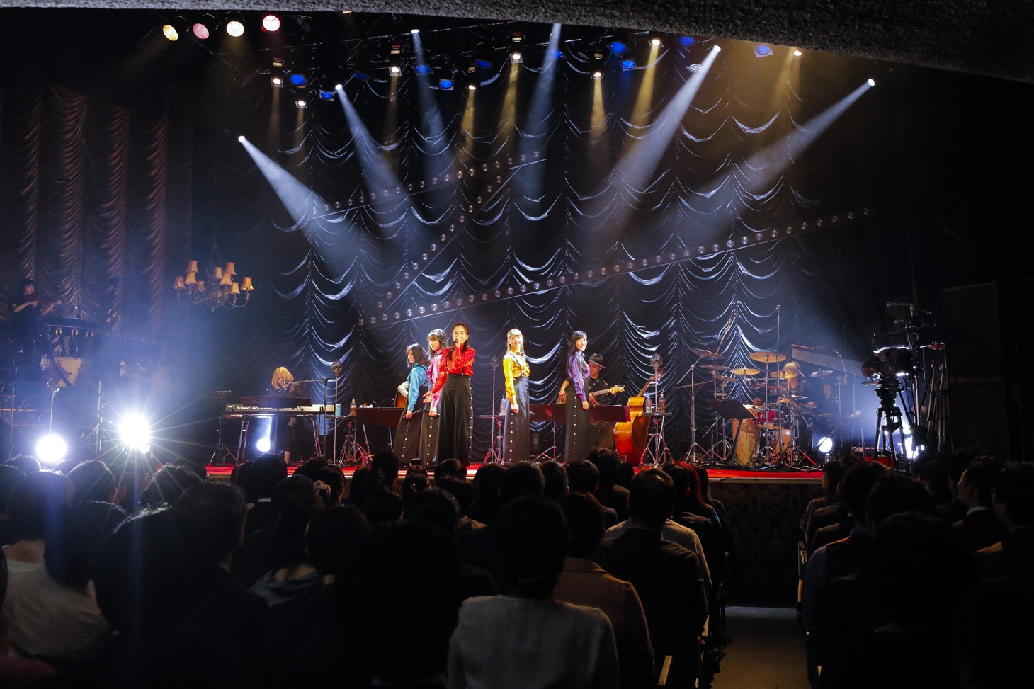 ももいろクローバーZ「MTV Unplugged: Momoiro Clover Z」の様子。（Photo by HAJIME KAMIIISAKA）