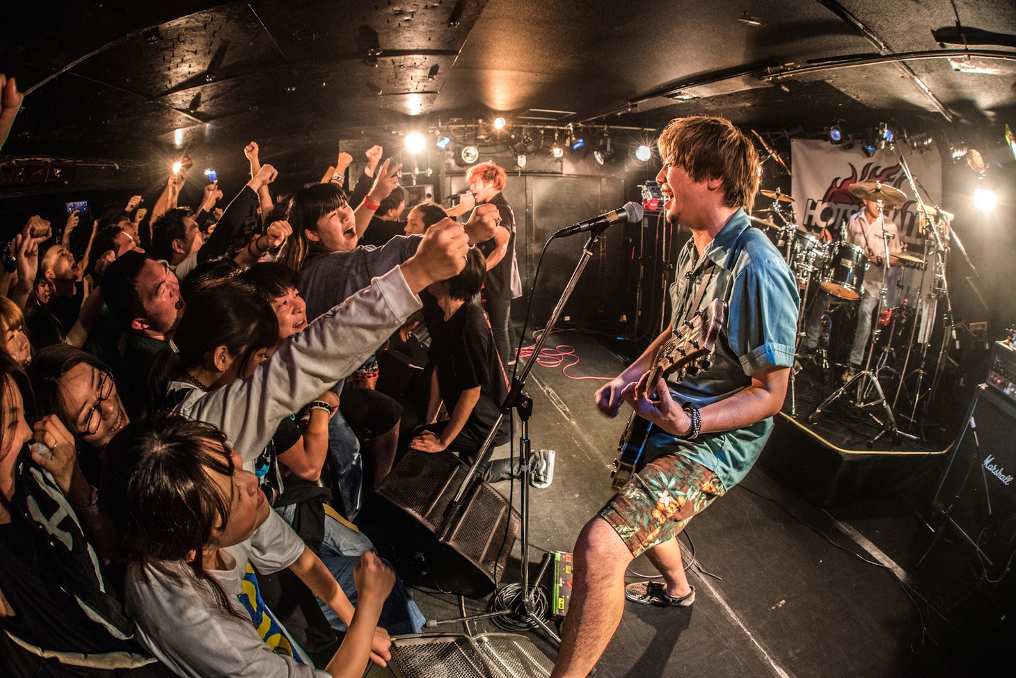 「HOTSQUALL "ALRIGHT!!! TOUR 2017-2018"」初日公演の様子。（Phot by manaty）