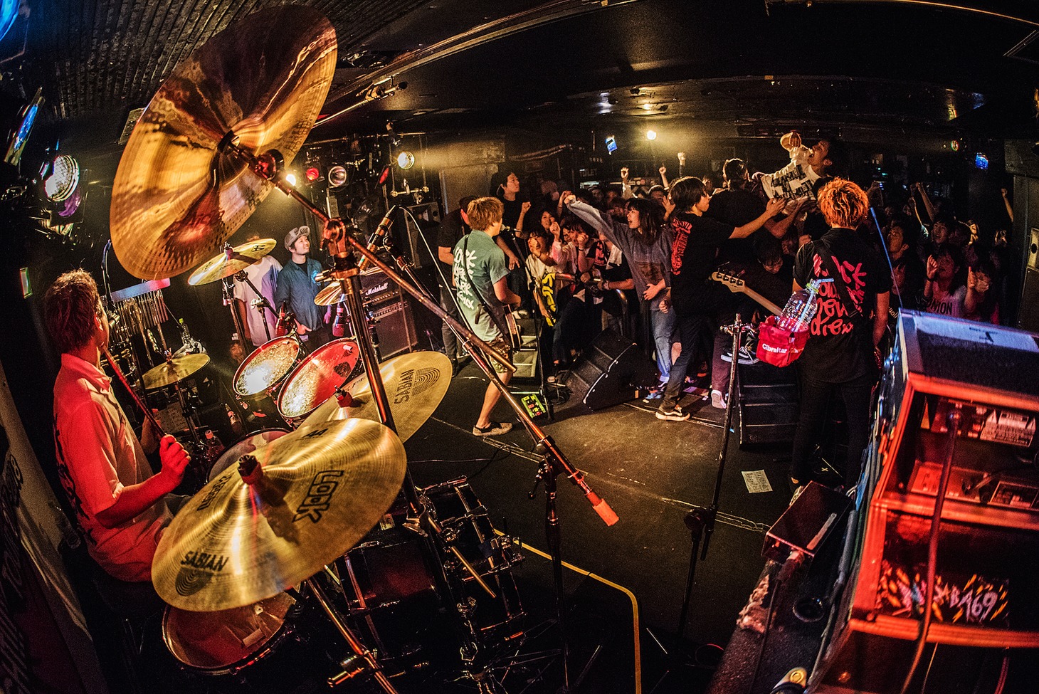 「HOTSQUALL "ALRIGHT!!! TOUR 2017-2018"」初日公演の様子。（Phot by manaty）