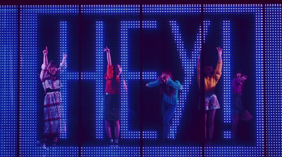 Little Glee Monster「OVER」MVのワンシーン。