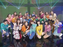 Little Glee Monster「OVER」ミュージックビデオ撮影時のオフショット。