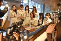 LINE LIVE配信中の私立恵比寿中学。