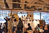 LINE LIVE配信中の様子。