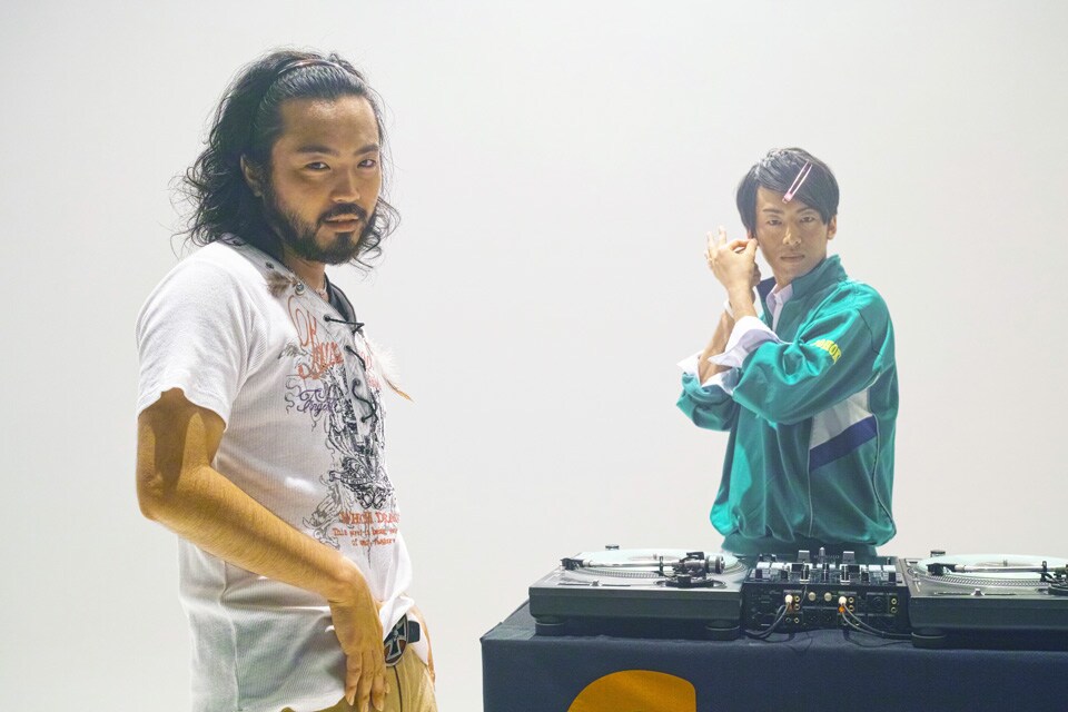 Creepy Nuts、ショッキングなシーンやイタい表現が含まれた黒歴史MV