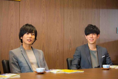 近畿大学附属高等学校の山村隆太（Vo）と尼川元気（B）。（撮影：森好弘）