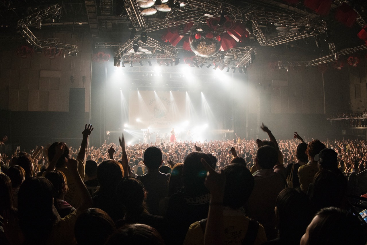 「SHAKALABBITS 1999-2017 LAST TOUR "What Time Is It !?"」最終公演の様子。（Photo by tweety）
