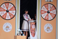 矢が放たれた直後の高城れに。