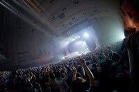 ゆず「YUZU HALL TOUR 2017 謳おう」神奈川・パシフィコ横浜 国立大ホール公演の様子。（写真提供：トイズファクトリー）