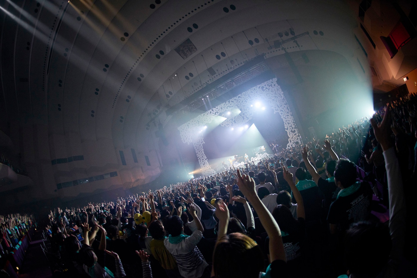 ゆず「YUZU HALL TOUR 2017 謳おう」神奈川・パシフィコ横浜 国立大ホール公演の様子。（写真提供：トイズファクトリー）