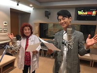 アフレコをする野沢雅子と氷川きよし。