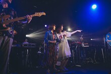 MICO（SHE IS SUMMER）と池田智子（Shiggy Jr.）。（撮影：八木咲）