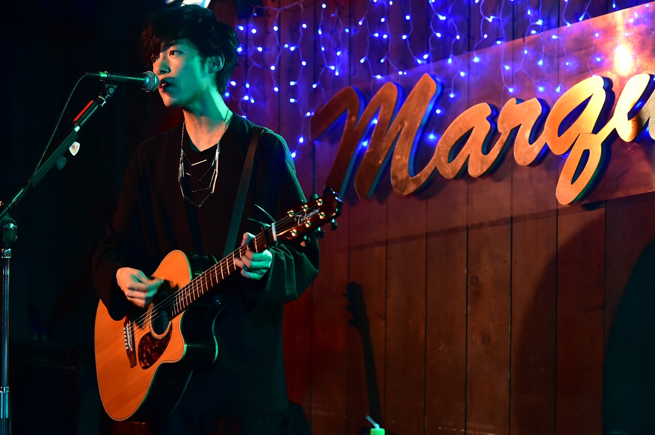 焚吐、初ライブの地で新曲盛りだくさんの弾き語りワンマン