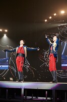 人気画像8位は「東方神起5大ドームツアー開幕、2年半ぶりステージにファン4万人歓喜」より、東方神起。