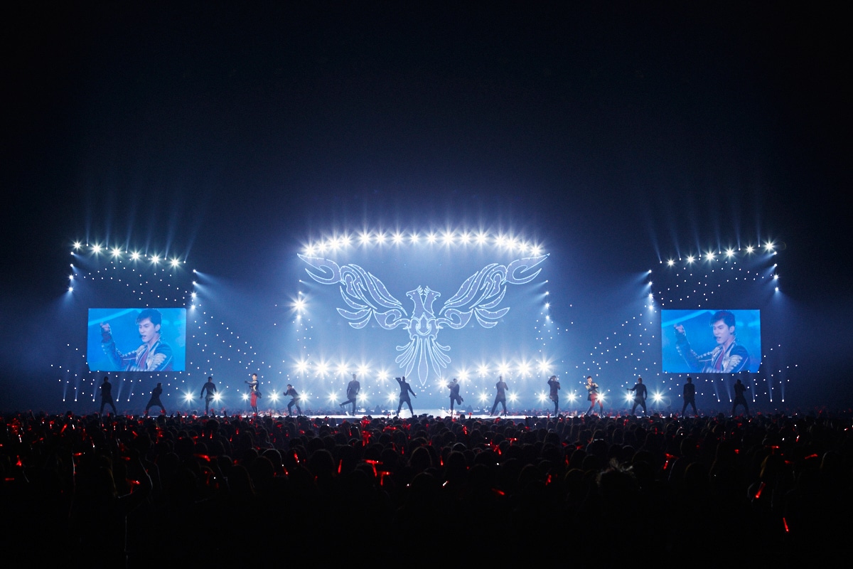 「東方神起 LIVE TOUR 2017 ～Begin Again～」北海道・札幌ドーム公演の様子。