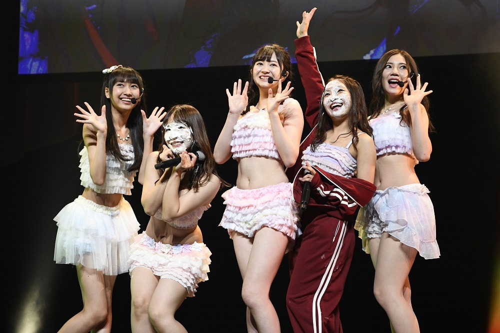 野村実代、松村香織、江籠裕奈、山田樹奈、北川綾巴のユニット・Nineteen Point Two。