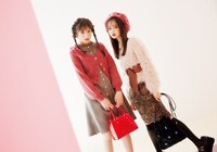 「LARME 031」より。左から渡辺梨加、中村里砂。