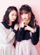 「LARME 031」より。左から山本舞香、中村里砂。