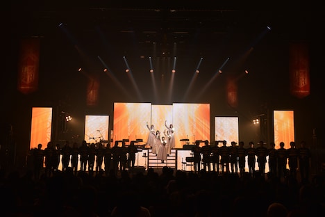 Linked Horizon「Linked Horizon Live Tour 2017 『進撃の軌跡』」最終公演の様子。（撮影：佐藤祐介）