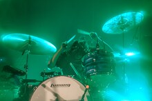 吉木諒祐（Dr）（Photo by Atsuki Umeda）