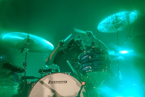 吉木諒祐（Dr）（Photo by Atsuki Umeda）