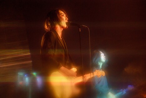 小林祐介（Vo, G）（Photo by Atsuki Umeda）