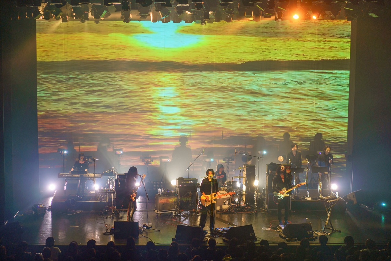 THE NOVEMBERS「TOUR - Before Today -」東京・マイナビBLITZ赤坂公演の様子。（Photo by Atsuki Umeda）