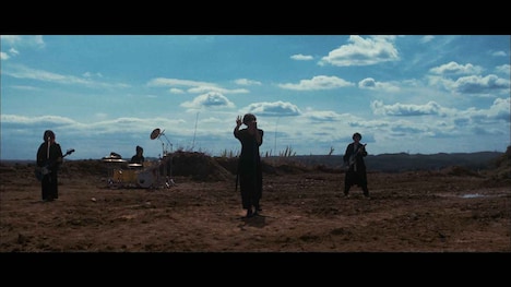 [Alexandros]「明日、また」ミュージックビデオのワンシーン。