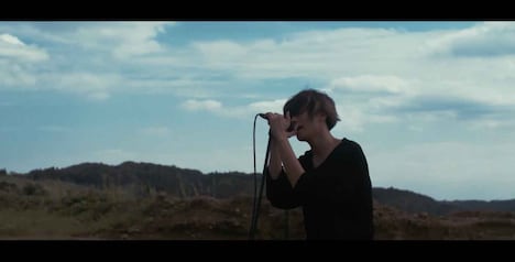 [Alexandros]「明日、また」ミュージックビデオのワンシーン。