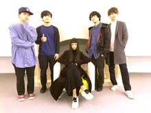 Brian the Sunと萬波ユカ。