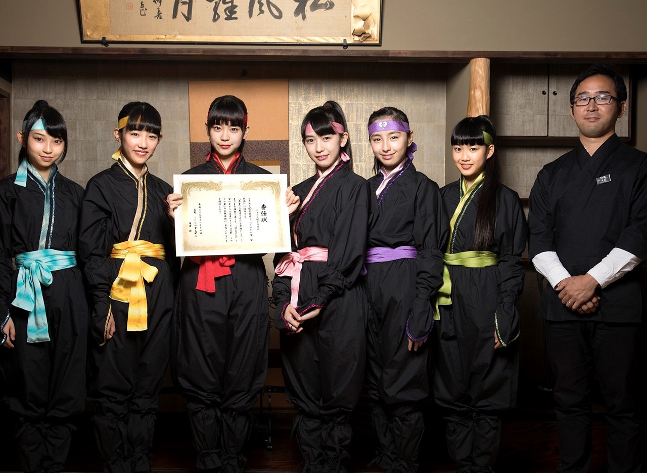 左からときめき▽宣伝部、忍野 しのびの里の渡邉輝支配人。