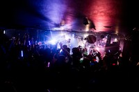 「神宿全国ツアー2017-2018～はじめまして！神宿です。～」大阪・STAR BOX公演の様子。［撮影：真島洸（M.u.D）］