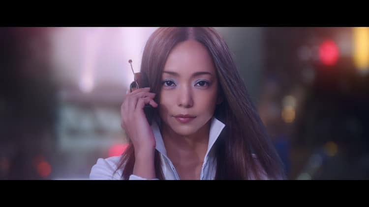 安室奈美恵がNTTドコモの携帯と25年の軌跡を振り返るタイアップCM 