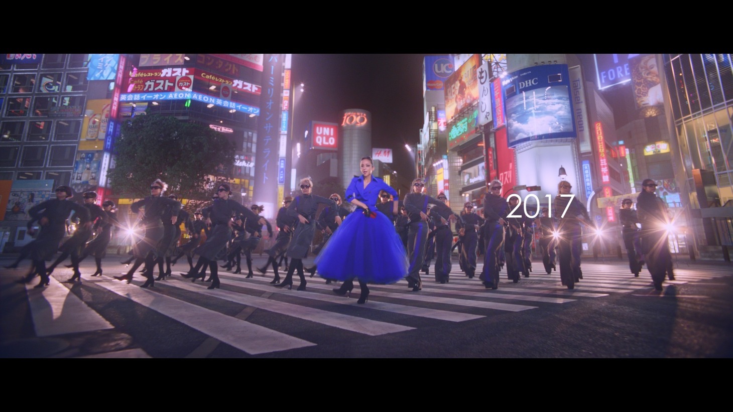 CM「namie amuro×docomo 25年の軌跡」のワンシーン。