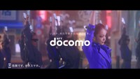 CM「namie amuro×docomo 25年の軌跡」のワンシーン。