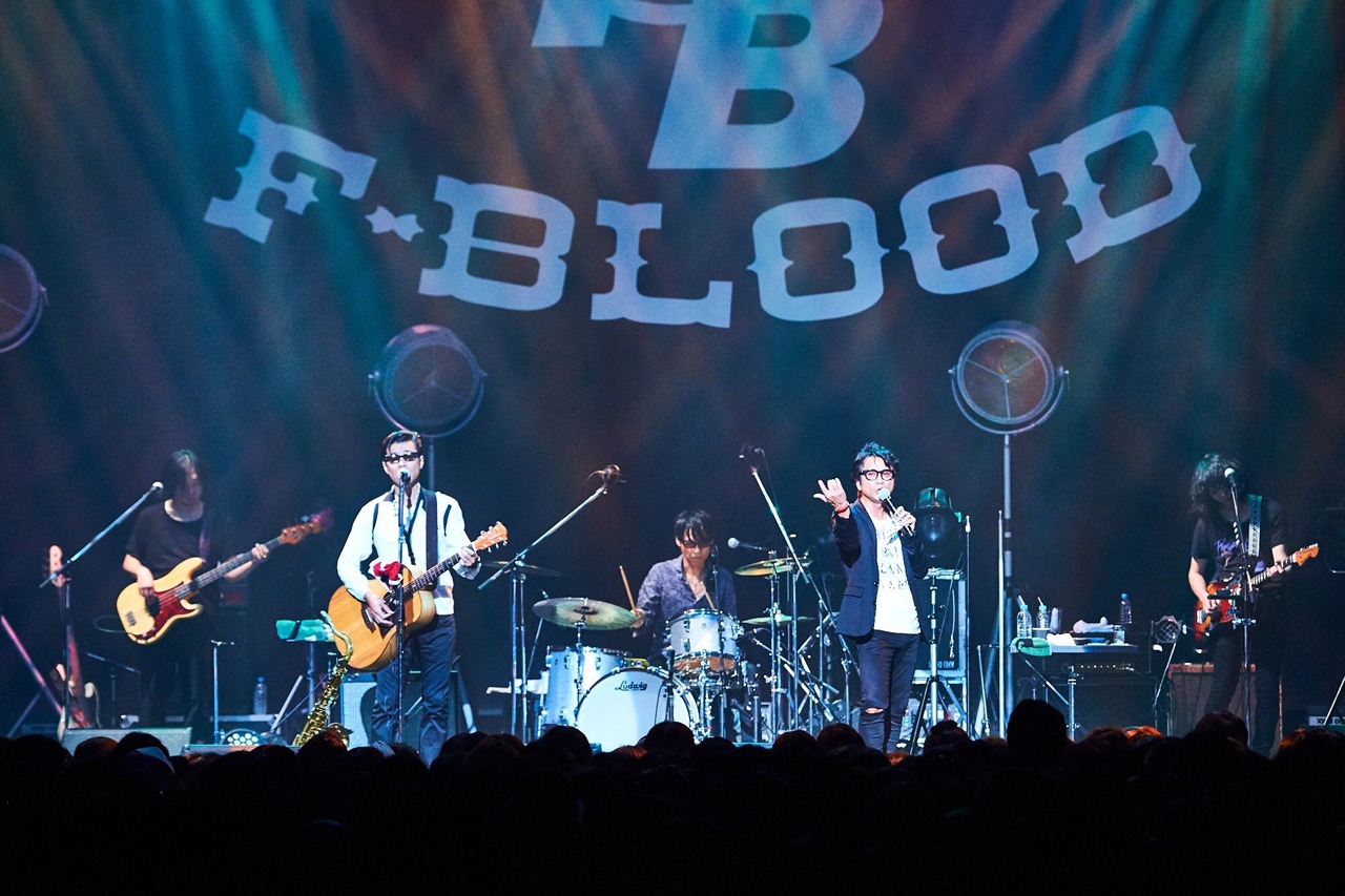 F-BLOOD「F-BLOOD 20th Anniversary POP'N'ROLL TOUR 2017」初日公演の様子。