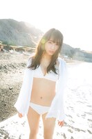 欅坂46渡辺梨加1st写真集「饒舌な眼差し」より。(c)阿部ちづる／集英社
