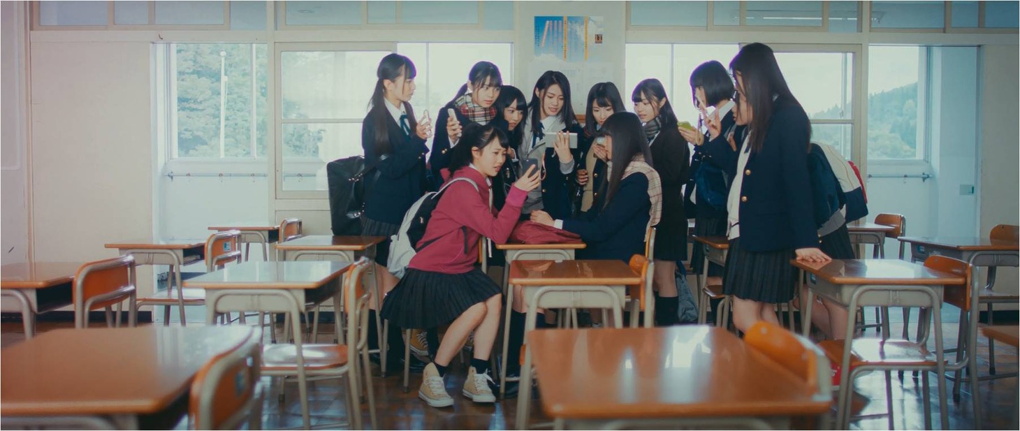 NGT48「大人になる前に」ミュージックビデオのワンシーン。