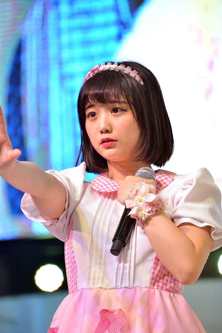 小山ひな
