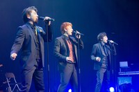 Mon STARS。2016年のステージ「cube三銃士 Mon STARS Concert～Returns～」より。（撮影：桜井隆幸）