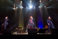 Mon STARS。2016年のステージ「cube三銃士 Mon STARS Concert～Returns～」より。（撮影：桜井隆幸）