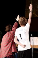 選手宣誓をするうらたぬき（左）とluz（右）。（撮影：小松陽祐［ODD JOB］）