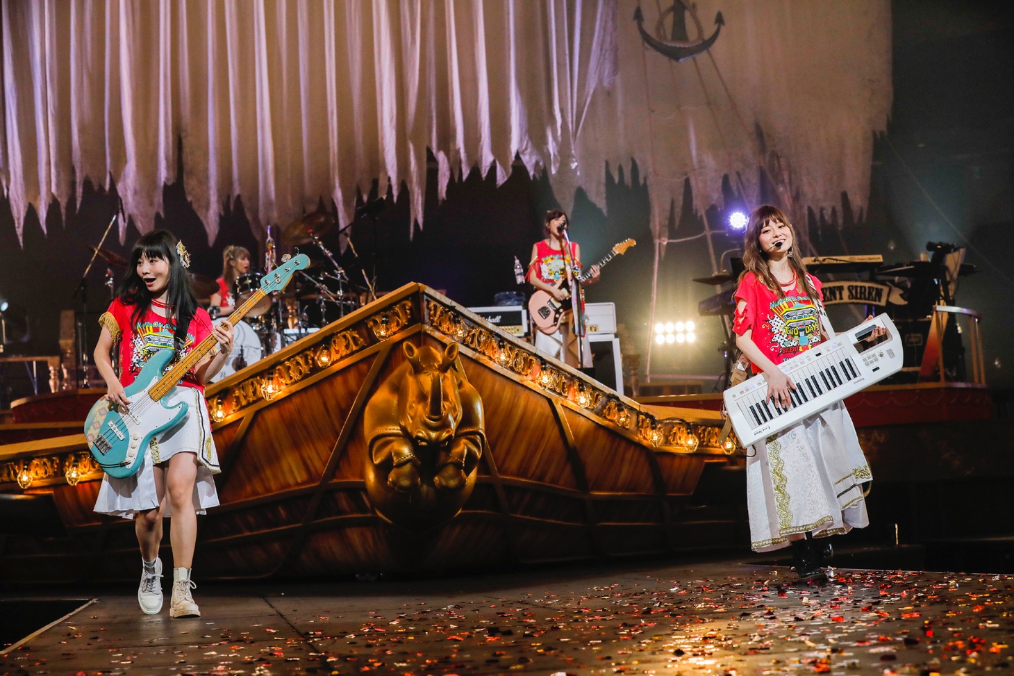 SILENT SIREN（Photo by HAJIME KAMIIISAKA）
