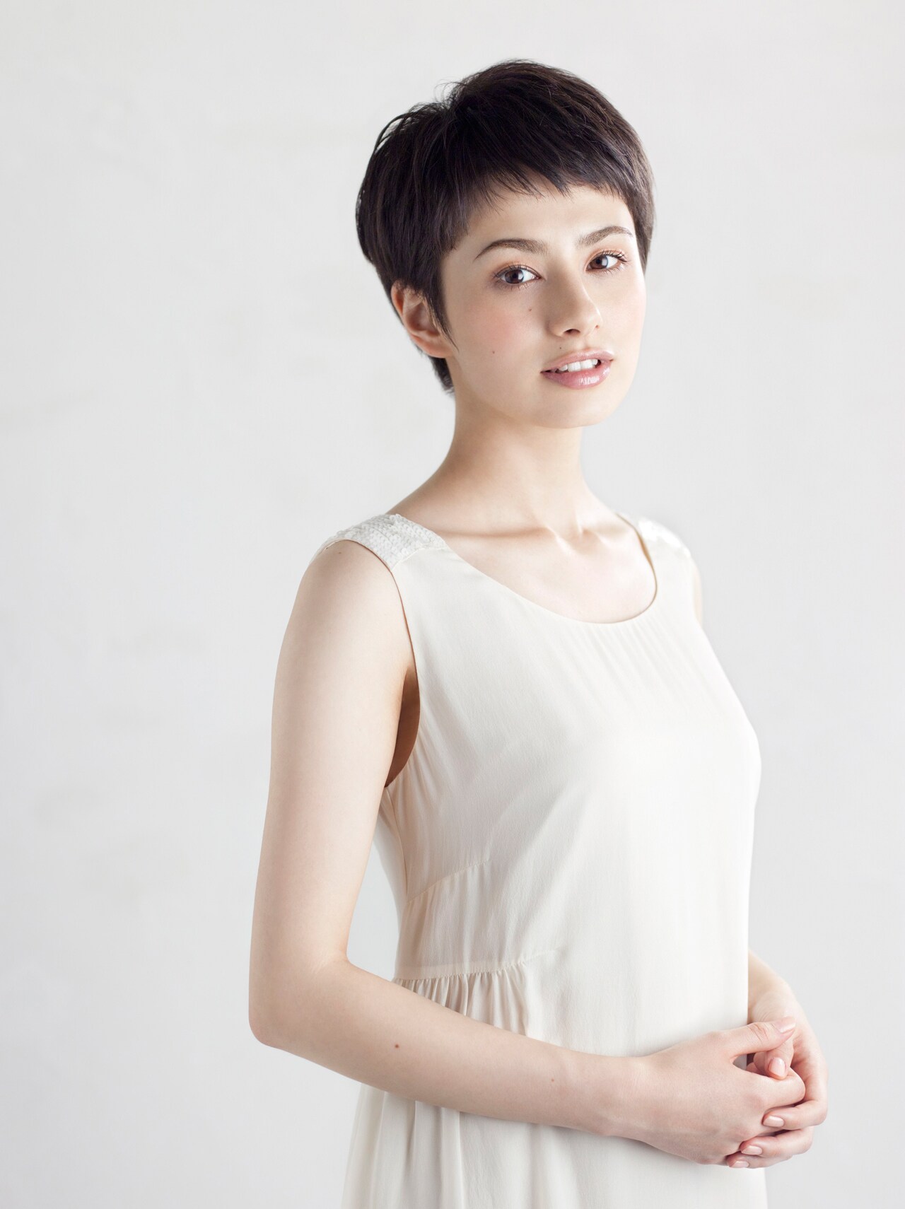 ホラン千秋 = CHIAKI HORAN 1stフォトエッセイ Amazon.co.jp: ホラン千秋 = CHIAKI HORAN 1stフォトエッセイ 極