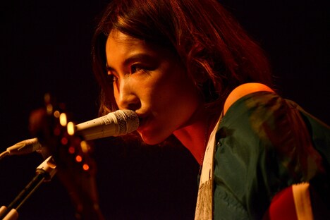 中嶋イッキュウ（Vo, G）（撮影：半田“H.and.A”安政［Showcase］）