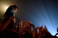 ヒロミ・ヒロヒロ（B, Cho）（撮影：半田“H.and.A”安政［Showcase］）