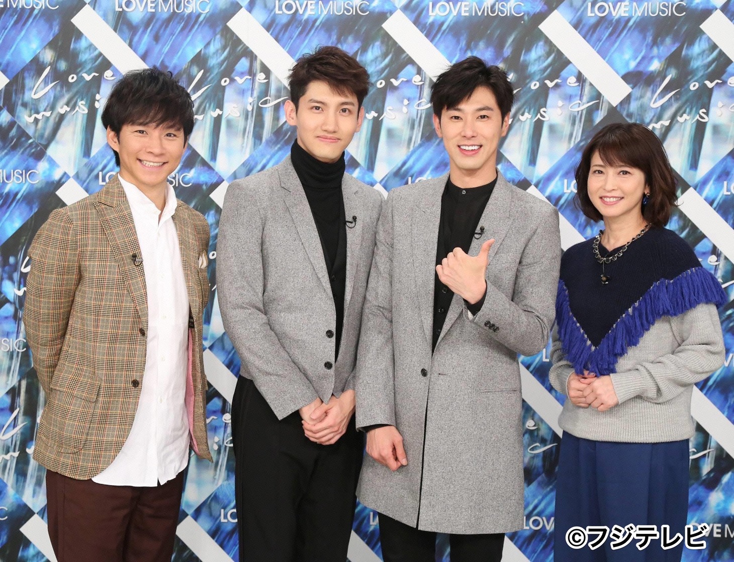 東方神起と「Love music」MCの渡部建、森高千里。 （c）フジテレビ