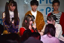 大家族ならではのトークを展開する東東東東東。