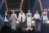 「AAA DOME TOUR 2017 -WAY OF GLORY-」の様子。