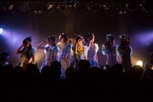 「3B junior『秋の収穫祭IV』3B junior シンガーソングランナー～目指せ完奏！歌う!!下北沢マラソン～」の様子。（撮影：堀口綾）